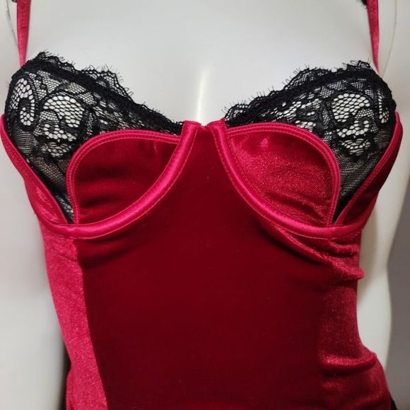 Georgine Velvet And Lace Corset Persian Red - Picture 7 of 12